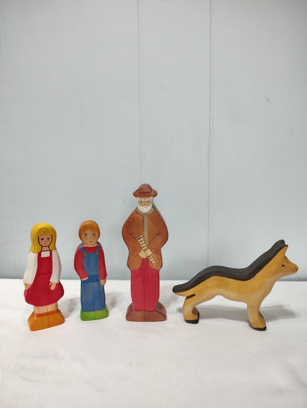 Holztiger Figure Lot Vintage German Shepherd & Farmer Family